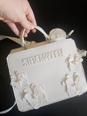 Steve Madden Cream Floral Applique Bevelyn Purse Vanilla